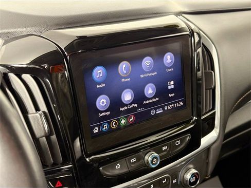 Used 2020 Chevrolet Traverse LT image 14