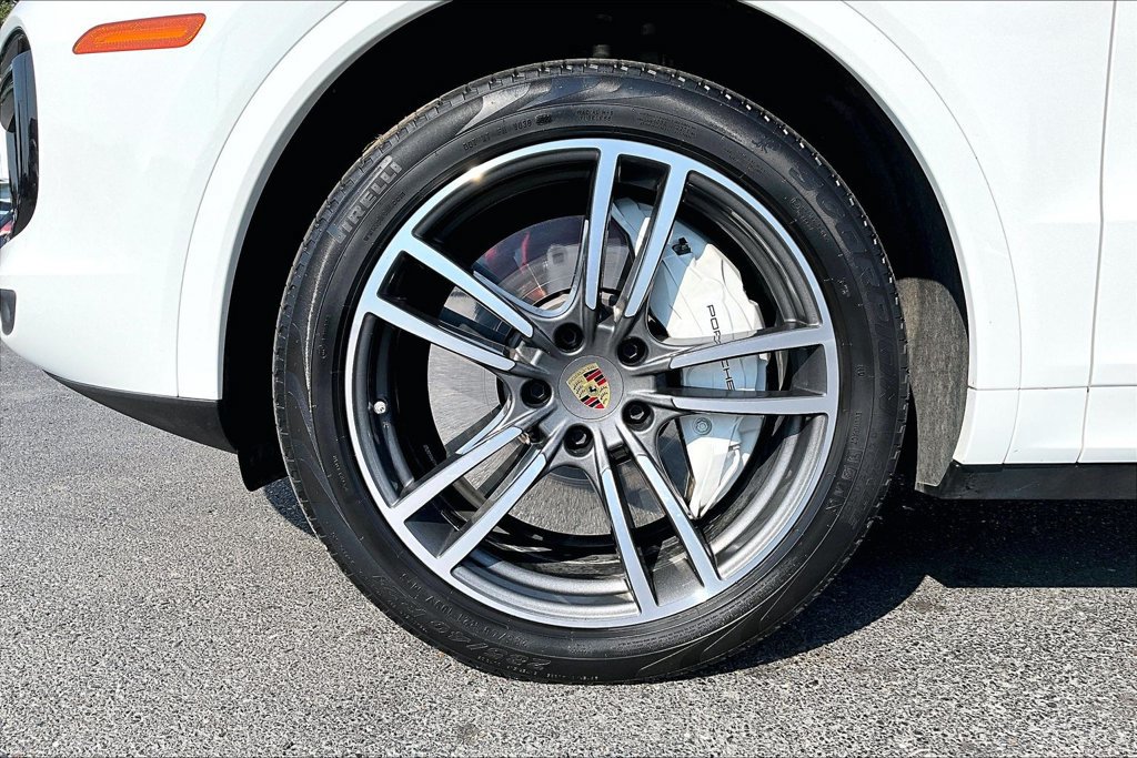 Used 2023 Porsche Cayenne Turbo AWD/4WD image 34