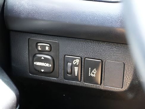 Used 2017 Toyota RAV4 LE FWD image 19