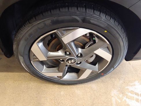 Used 2022 Hyundai Venue Limited FWD image 33