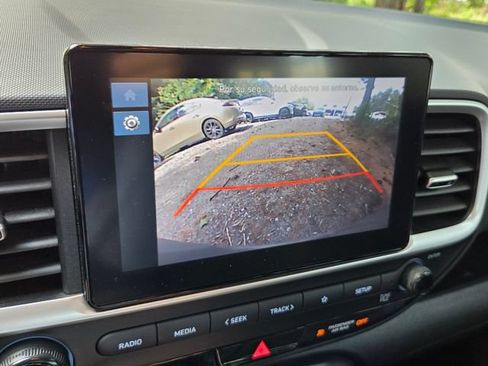 Used 2023 Hyundai Venue SEL FWD image 12