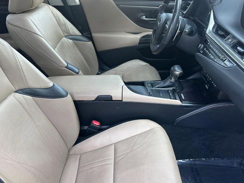 Used 2019 Lexus ES 350 Ultra Luxury w/ Accessory Package 2 image 30