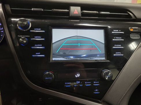 Used 2019 Toyota Camry SE FWD image 16