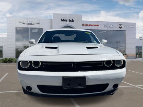 Used 2016 Dodge Challenger SXT RWD image 3