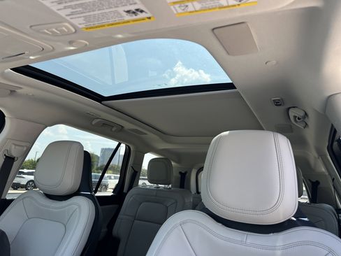 New 2025 Lincoln Aviator Reserve w/ Luxury Package image 27