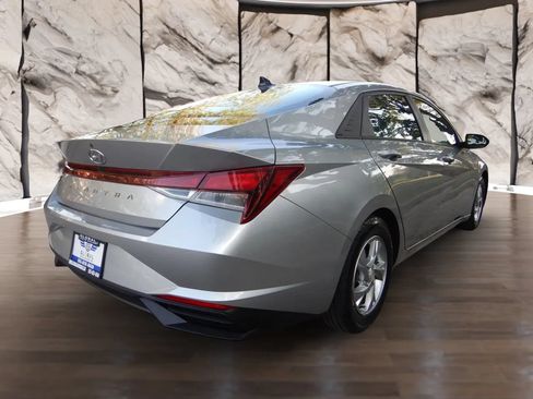 Used 2023 Hyundai Elantra SE FWD image 5