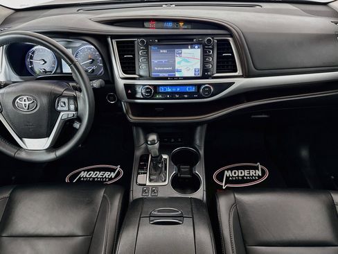 Used 2019 Toyota Highlander XLE AWD/4WD image 26