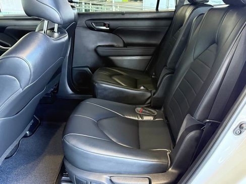 Certified 2023 Toyota Highlander XLE image 33