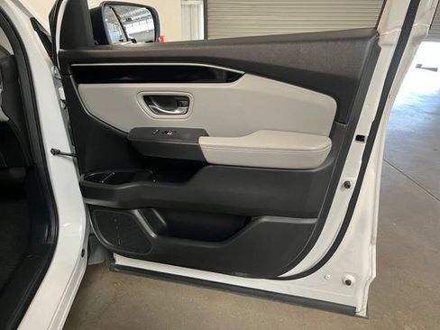 Used 2024 Honda Pilot Touring image 13