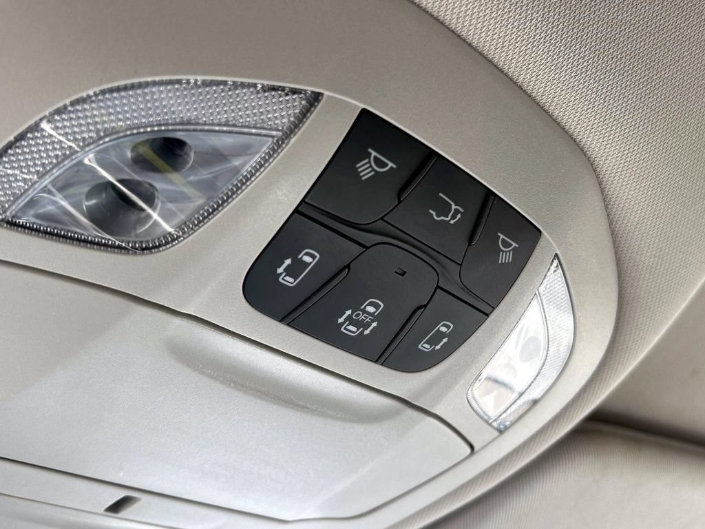 Used 2022 Chrysler Pacifica Touring-L FWD image 34