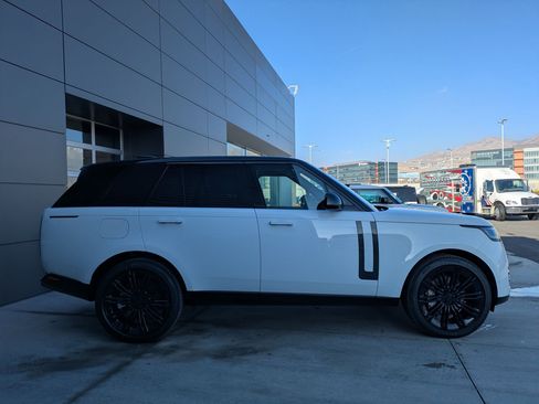 New 2026 Land Rover Range Rover SE image 4