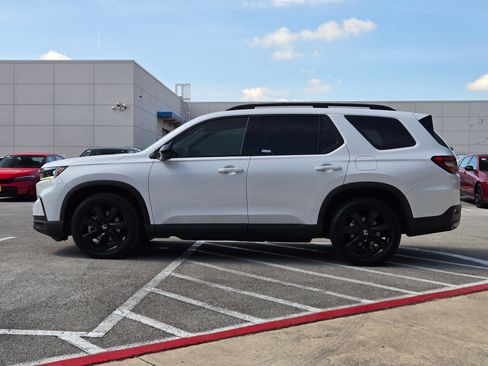 Used 2025 Honda Pilot Black Edition image 6