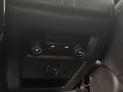 Used 2023 Chevrolet Traverse LT image 35