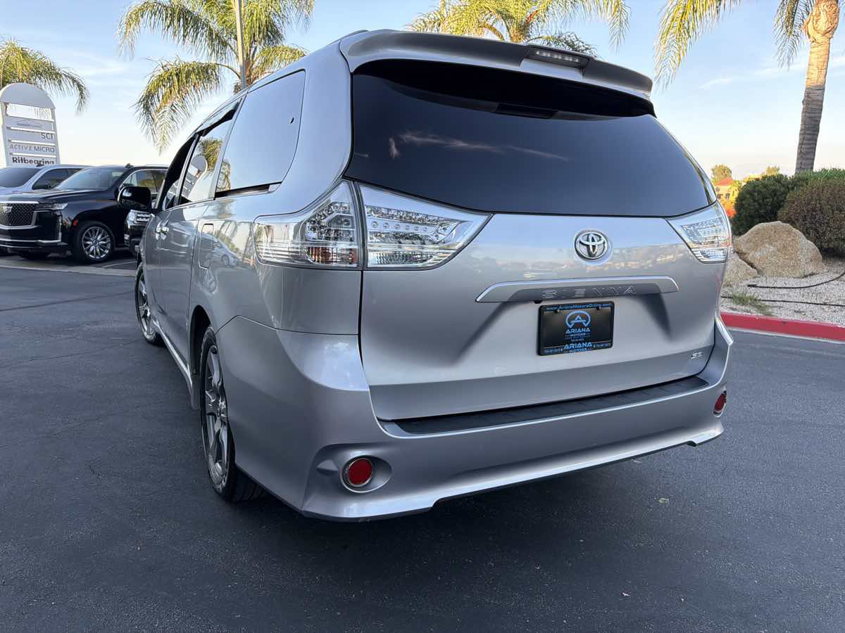 Used 2018 Toyota Sienna SE FWD image 17
