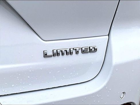 Used 2023 Jeep Grand Cherokee Limited w/ Luxury Tech Group II AWD/4WD image 28