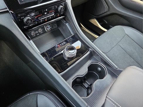 New 2025 Jeep Grand Cherokee Altitude AWD/4WD image 25