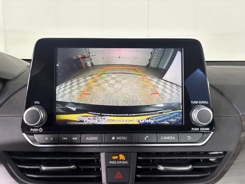 Used 2025 Nissan Altima 2.5 SV FWD image 19