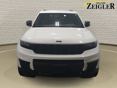 Used 2024 Jeep Grand Cherokee L Laredo image 2