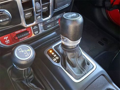 Used 2024 Jeep Wrangler Unlimited Rubicon w/ Technology Group image 14