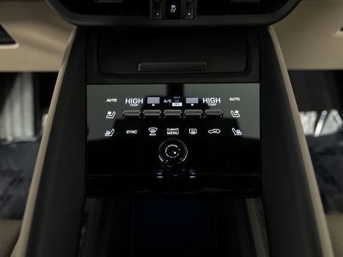 New 2025 Porsche Macan 4S Electric image 18