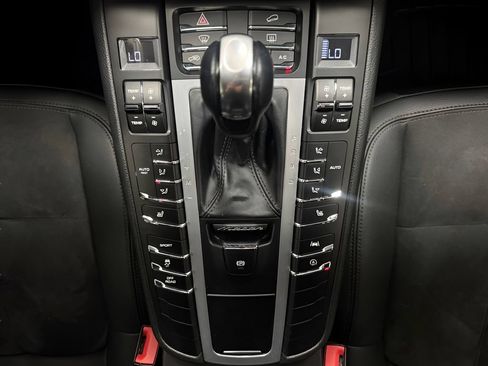 Used 2020 Porsche Macan AWD/4WD image 24
