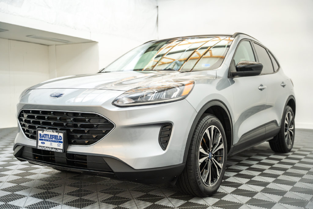 Used 2022 Ford Escape SE w/ SE Sport Appearance Package AWD/4WD image 3