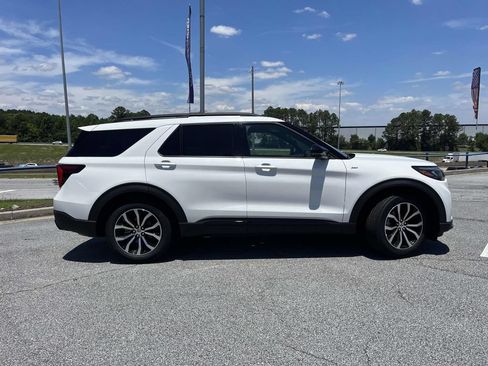 Used 2025 Ford Explorer ST-Line w/ Premium Package RWD image 2