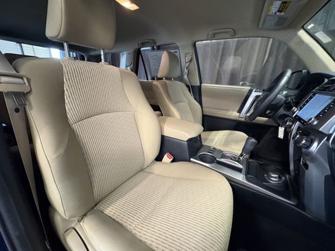 Certified 2020 Toyota 4Runner SR5 AWD/4WD image 39