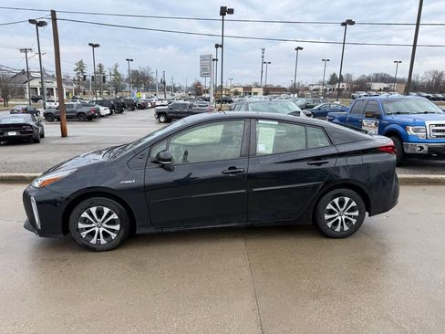Used 2019 Toyota Prius XLE w/ Advanced Technology Package image 9