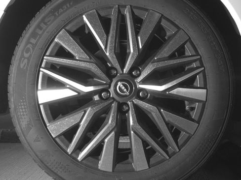 Used 2025 Nissan Altima 2.5 SV FWD image 15