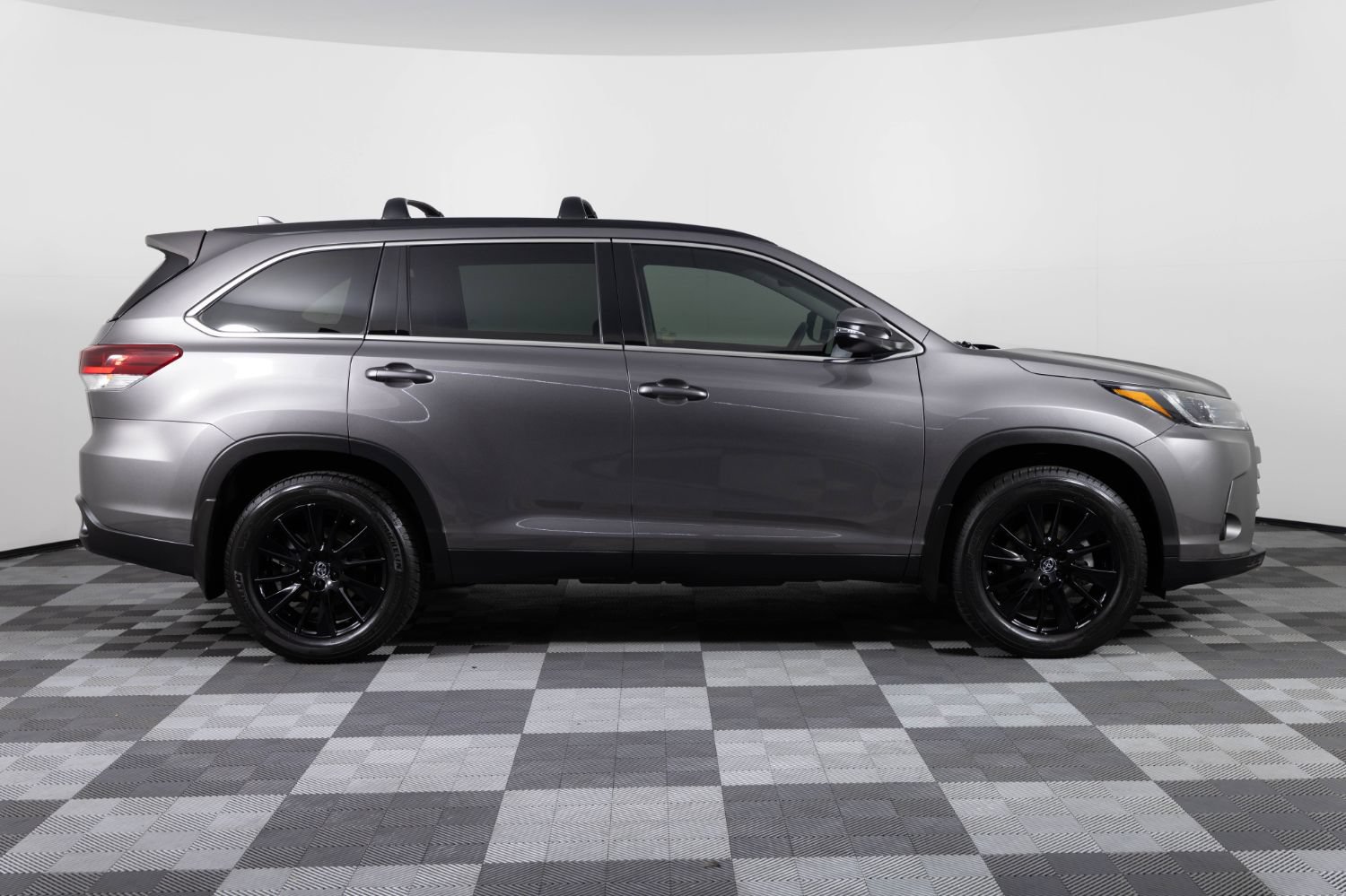 Used 2019 Toyota Highlander SE AWD/4WD image 9