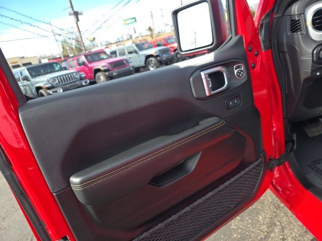 Used 2025 Jeep Wrangler Unlimited Sahara w/ Safety Group AWD/4WD image 16