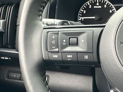 New 2025 Nissan Pathfinder SL image 38