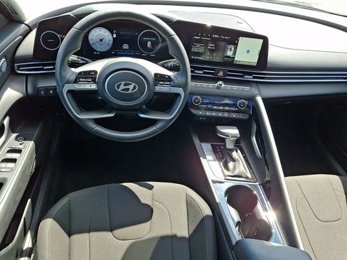 Certified 2025 Hyundai Elantra SEL FWD image 27