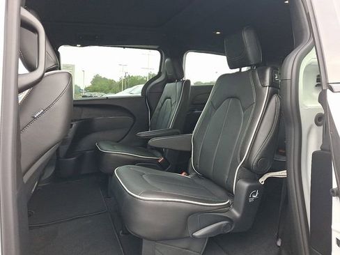 New 2026 Chrysler Pacifica Limited w/ S Appearance Package FWD image 5