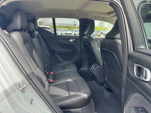 Used 2025 Volvo XC40 B5 Plus AWD/4WD image 29