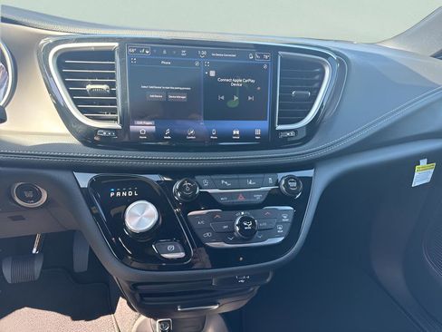 New 2026 Chrysler Pacifica Select image 21