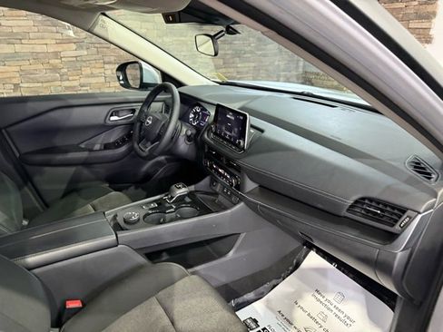 Certified 2025 Nissan Rogue SV image 31