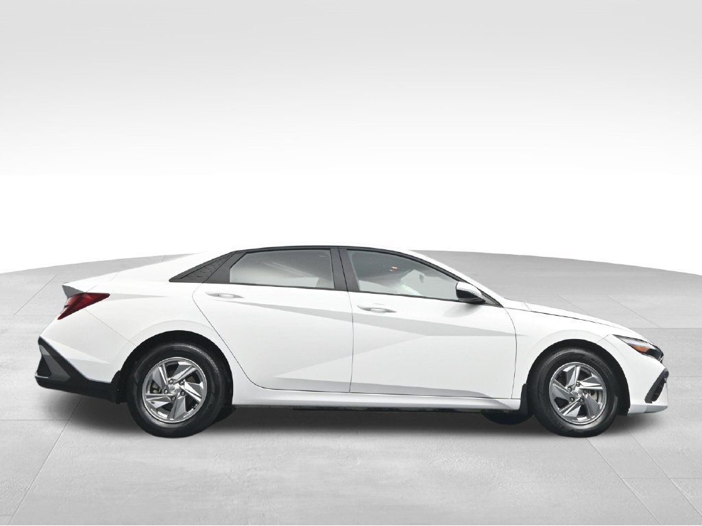 Used 2024 Hyundai Elantra SE FWD image 46