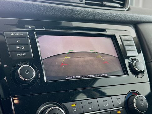 Used 2020 Nissan Rogue S image 22