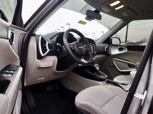 Used 2025 Kia Soul LX image 15