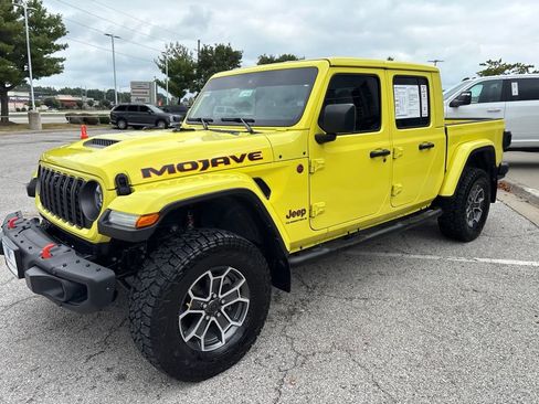 Used 2024 Jeep Gladiator Mojave AWD/4WD image 4