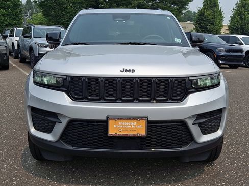 Used 2023 Jeep Grand Cherokee Altitude AWD/4WD image 8