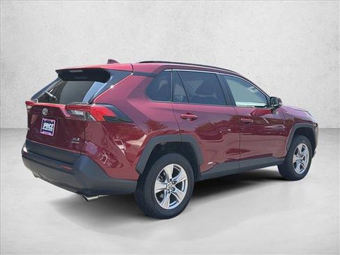 Used 2025 Toyota RAV4 XLE AWD/4WD image 5