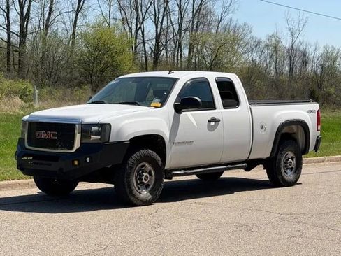 Used 2008 GMC Sierra 2500 SLE w/ SLE1 Preferred Package AWD/4WD image 3