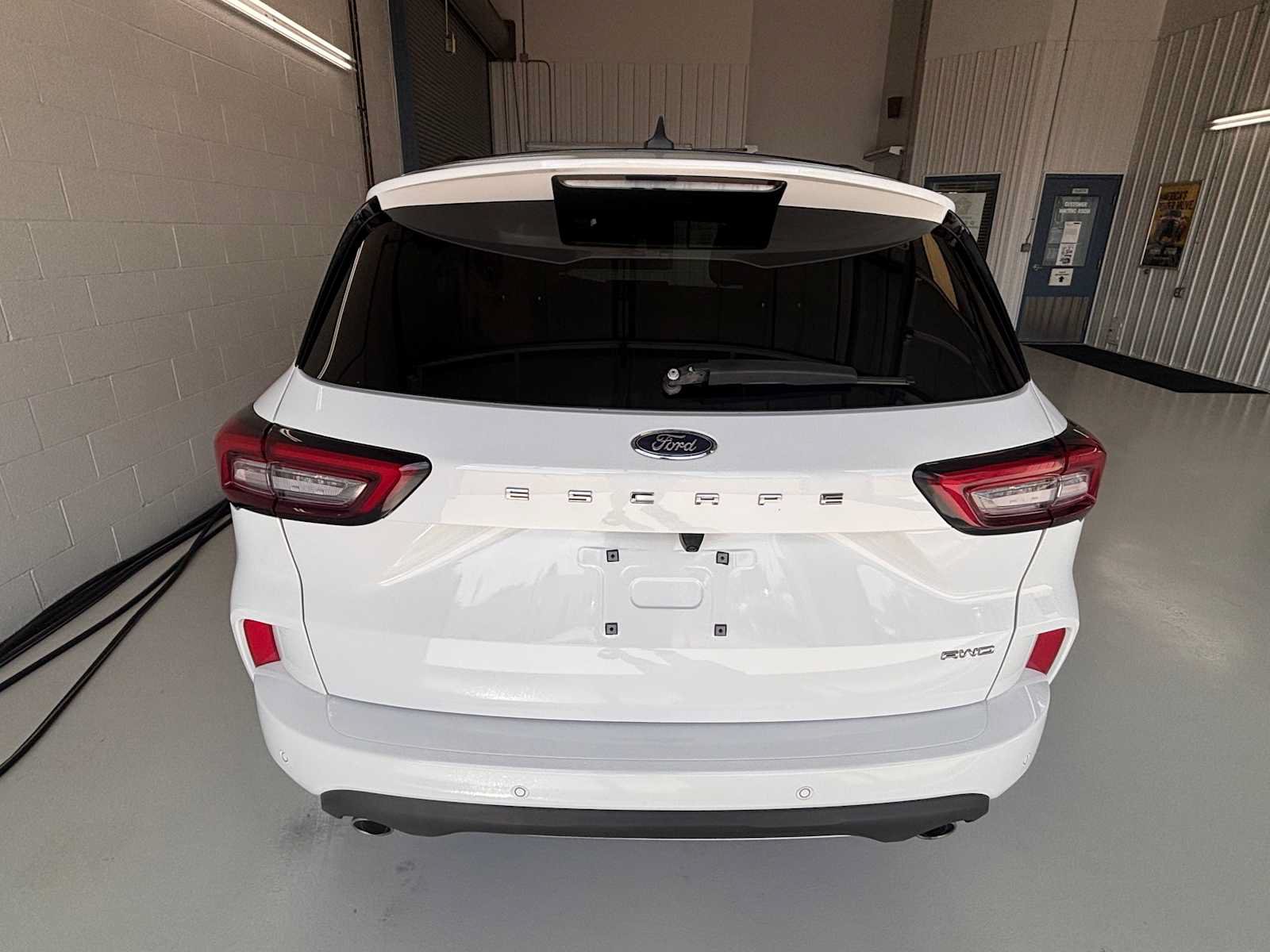 Used 2023 Ford Escape ST-Line w/ Tech Pack #1 AWD/4WD image 7