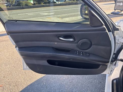 Used 2011 BMW 335i Sedan w/ Premium Pkg image 29