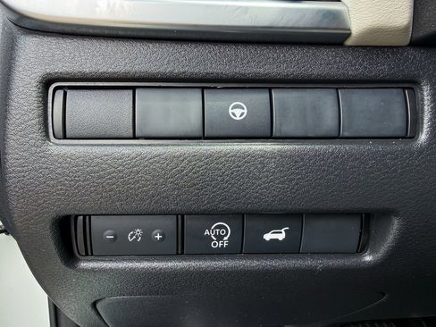 Certified 2023 Nissan Rogue SL FWD image 33