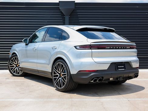 New 2025 Porsche Cayenne S image 3