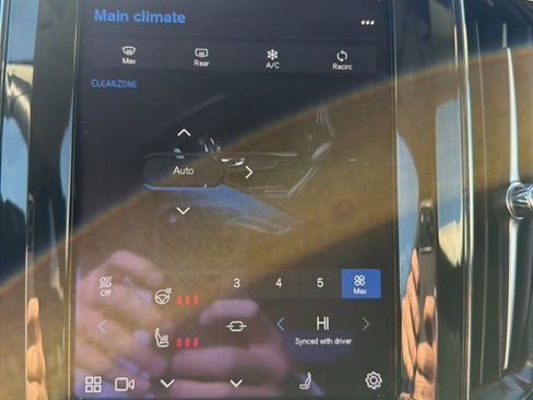 Certified 2023 Volvo XC60 B5 Plus w/ Climate Package image 8